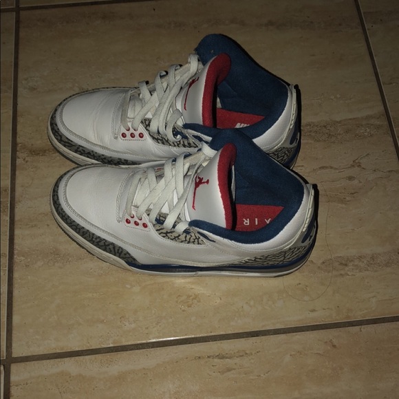 Jordan 3s - Picture 2 of 4